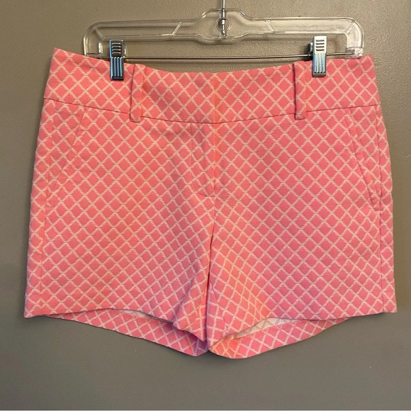 Ann Taylor Pants - ANN TAYLOR pink diamond pattern shorts Sz 6